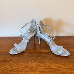 Dream Pairs, Silver Sparkly Strappy Heels 🍸
